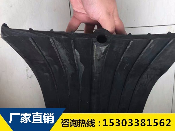 當(dāng)中埋式橡膠止水帶彈性變形滿足水要求時(shí)為何膨脹？